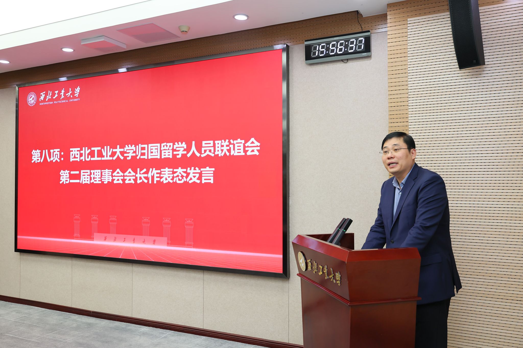 新当选第二届理事会会长作表态发言 (2).JPG